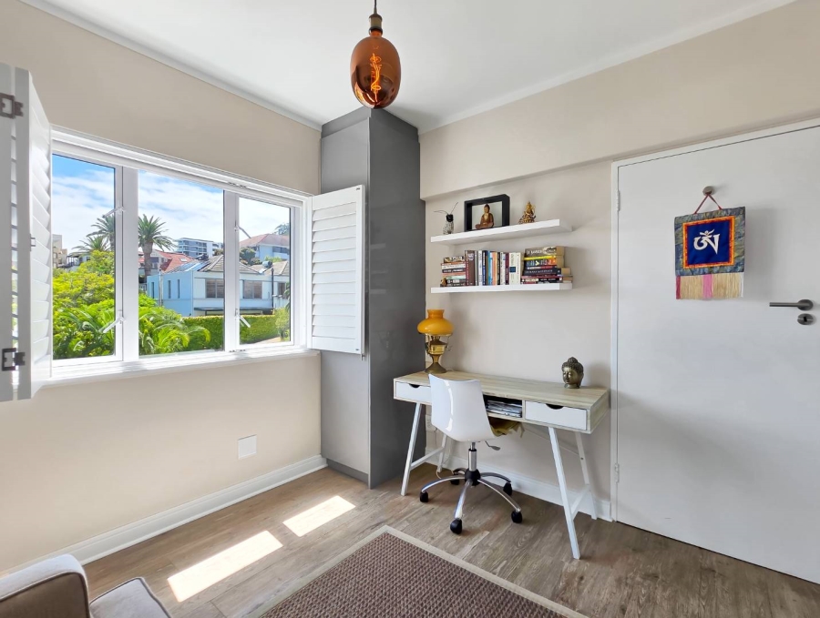 2 Bedroom Property for Sale in Sea Point Western Cape